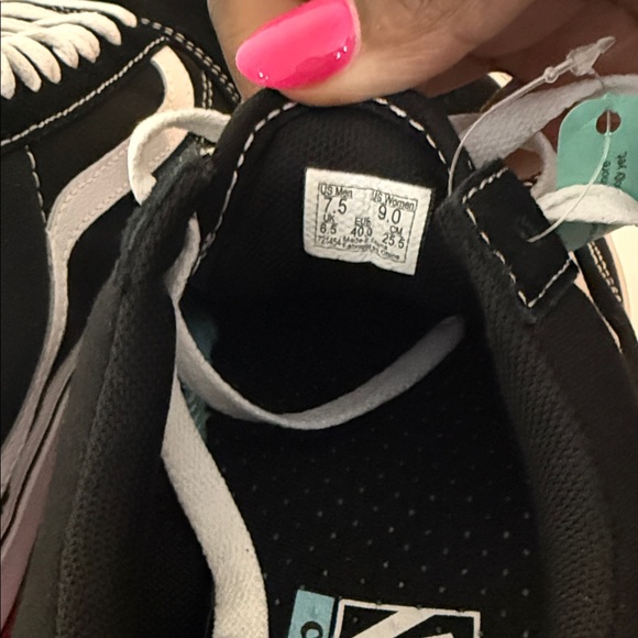 Vans Classic Black and White Low-Tops - Picture 9 of 9